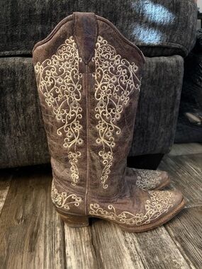 Corral Embroidered A1094 women’s cowboy brown leather boots size 7M